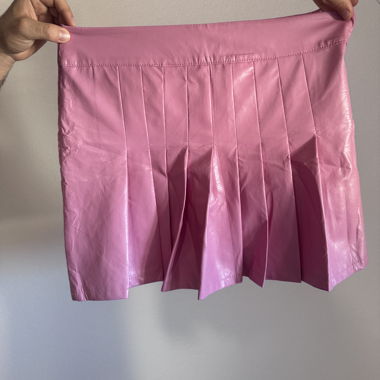 Pink pleated mini skirt
