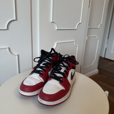 Nike Air Jordan 1 MID red/white EUR 39