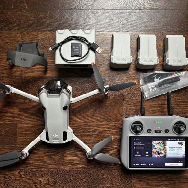 DJI Mini 4 Pro Fly More Combo