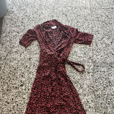 Ganni Wickelkleid