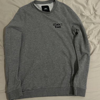 Graues Sweatshirt mit Rundhals « Made 2 Last »