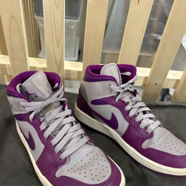 Air Jordan 1 Mid Purple