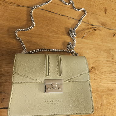 Seidenfelt shoulder bag with chain strap