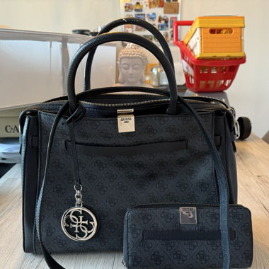 Sac et porte-monnaie Guess