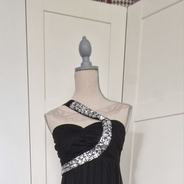 Schwarzes Abendkleid mit Pailletten, Grösse 38