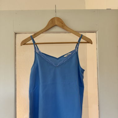 Blaues Top