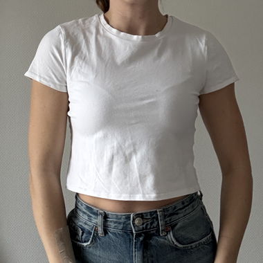 White Abercrombie crop tshirt