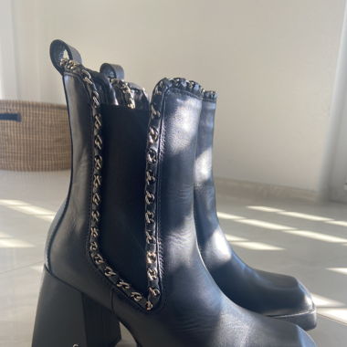 Ungetragene Carinii Stiefel