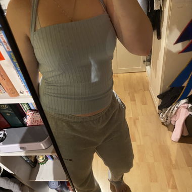 Haut bleu clair à encolure bardot