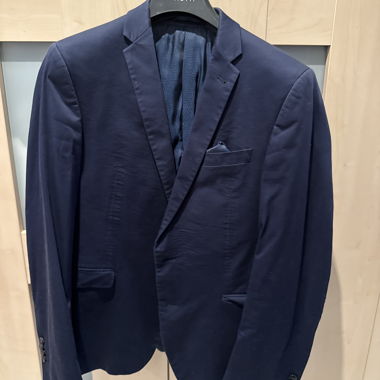 Very nice suit for sale as it no longer fits me