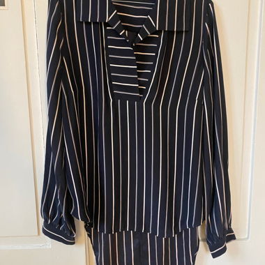 Sporty-elegant designer silk blouse by Frame