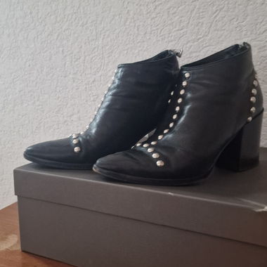 Boots mit Nieten