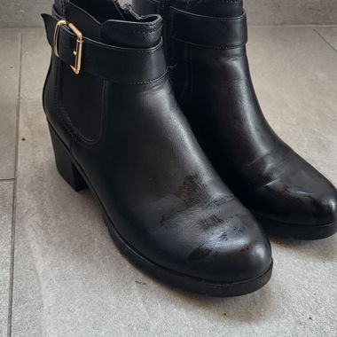 Elegante schwarze Stiefel