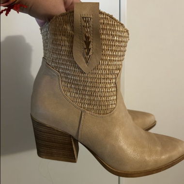 Beige woven ankle boots