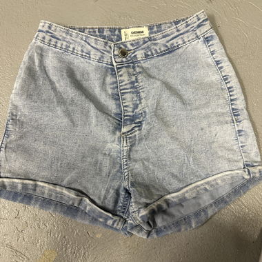 Shorts in denim