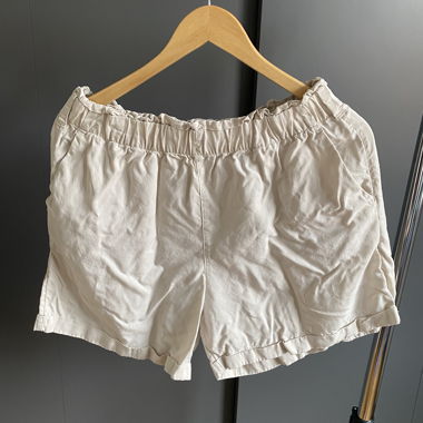 Short fabric trousers from Tom Tailor