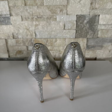 Guess heels 36