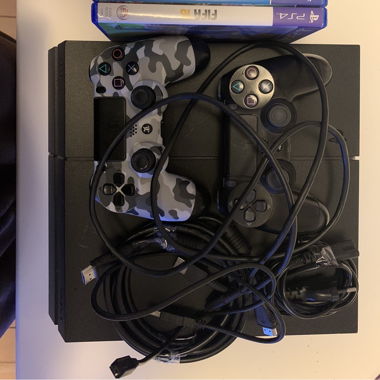 PS4 PRO con 2 controller e giochi
