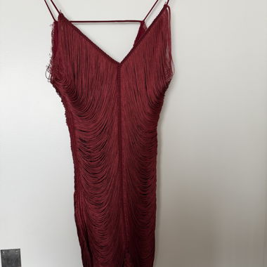 Zara Bordeauxfarbiges Fransen-Kleid
