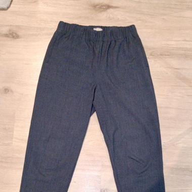Schöne leichte 7/8-Hose in Anthrazitgrau