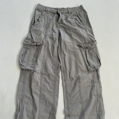 graue Cargo Hosen Bershka