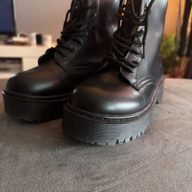 Platform boots