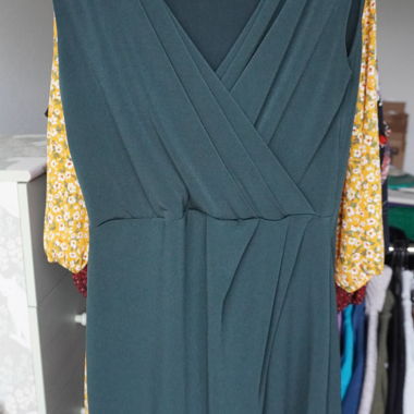 Robe verte mi-longue
