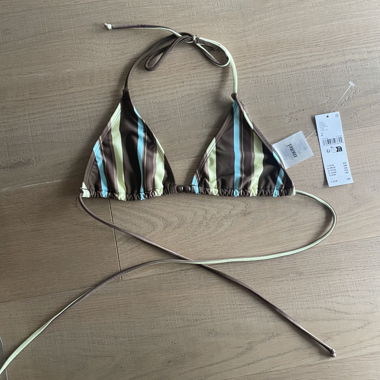 Top bikini a righe