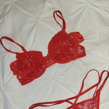 LOUNGE Lingerie Set with Embroidery