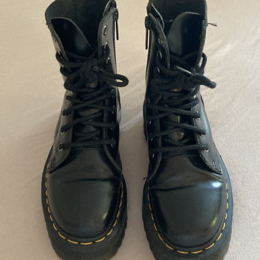 Dr. Martens black, platform