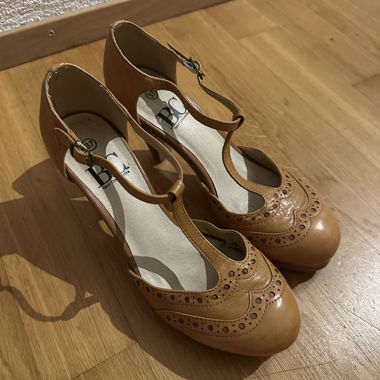 Leather shoe