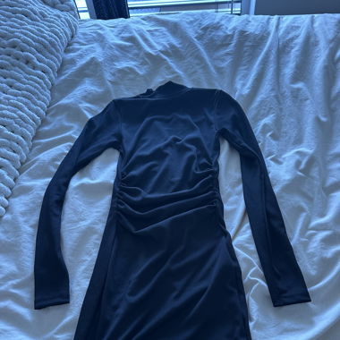 Schwarzes enges Kleid