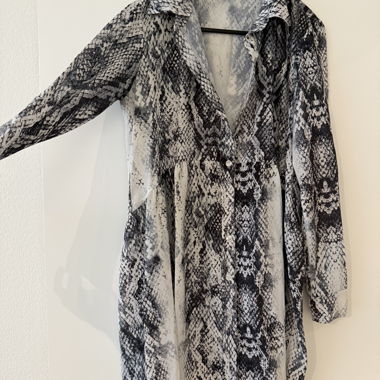 Camicia con stampa serpente