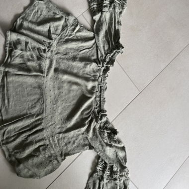 Luftiges Oberteil mit Schulterträger