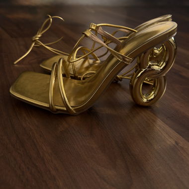 Sandali oro con cinturini e tacco