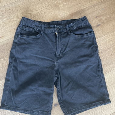 Schwarze Jeansshorts