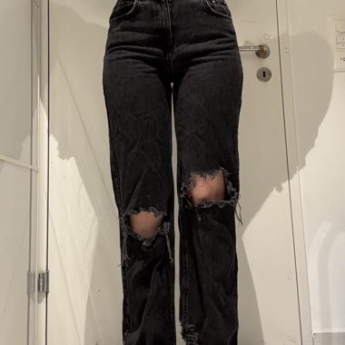 Jeans noirs avec déchirures