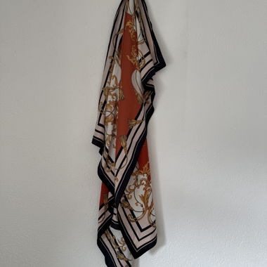 Foulard carré imprimé baroque