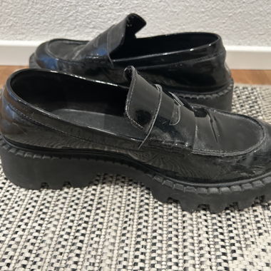 Loafer neri in vernice
