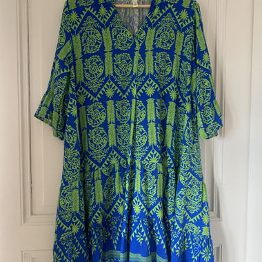 Blau-grünes gemustertes Kleid