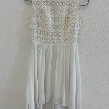 Abito in pizzo crema