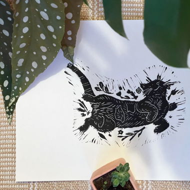 Lino print "Mango"-Cat lying on the grass