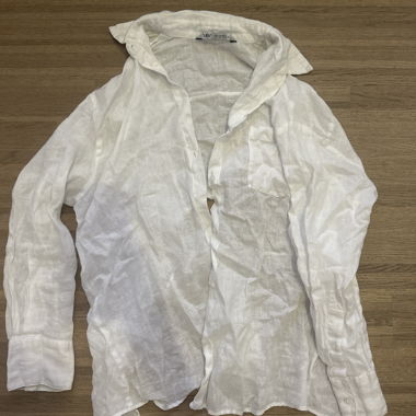 Chemise blanche en lin avec capuche