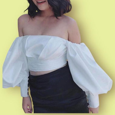 Off-shoulder puffed white top 