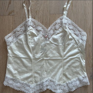 white lace camitop