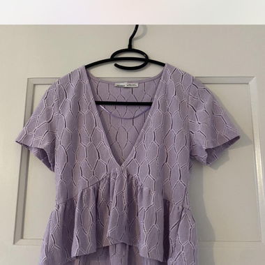 Lila V-Ausschnitt Top