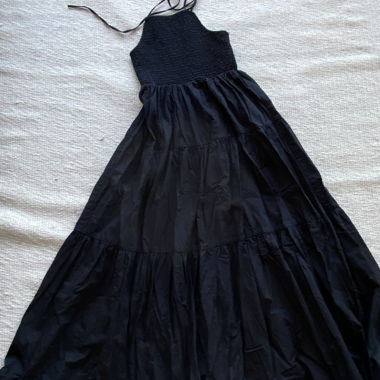 Robe d'été noire à fronces
