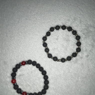 2 bracelet avec pierre volcanique de l’Etna