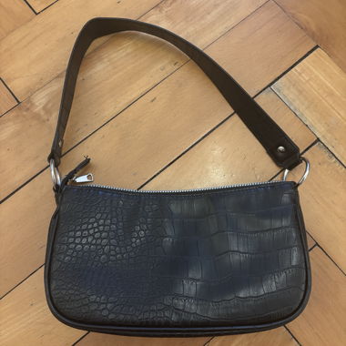 black shoulder bag