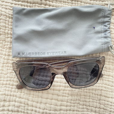 A.KJÆRBED EYEWEAR Sonnenbrille grau